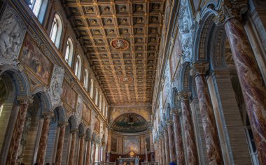 Roma İtalya 16 Mart 2023: San Marco Evangelista al Campidoglio Bazilikasının içi, Venezia Meydanı 'nda, Venezia Sarayı' nın yanında yer almaktadır..