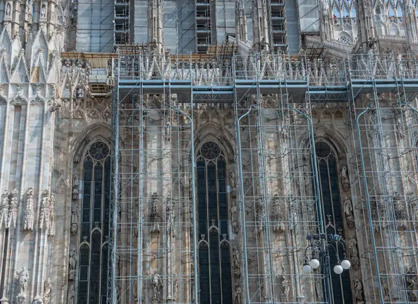 米兰大教堂维修工作用的脚手架 — 图库照片