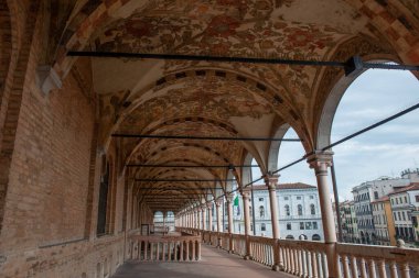 Padua Sarayı, yönetimin ve şehrin saraylarının eski yeridir..