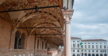 Padua Sarayı, yönetimin ve şehrin saraylarının eski yeridir..