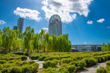 Milan İtalya 14 Nisan 2025: BAM, Milano 'nun Porta Nuova bölgesindeki çağdaş bir botanik bahçesidir.