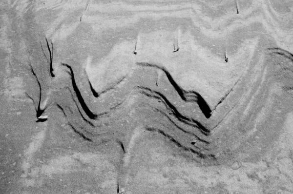 Kumsaldaki kum ayrıntıları fotoğrafı.