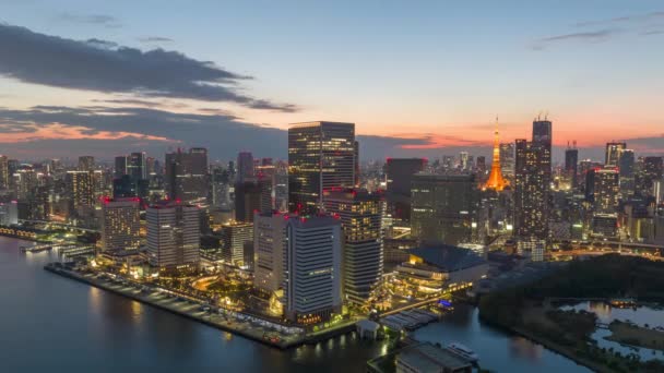 タイムラプス 東京のスカイラインに沈む夕日と海岸沿いに広がる大都市 高品質4K映像 — ストック動画