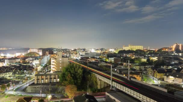 Trens Bala Carros Passam Pelo Bairro Residencial Noite Imagens Alta — Vídeo de Stock