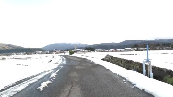 Fahrt Durch Schneefelder Und Denkmal Für Die Schlacht Von Sekigahara — Stockvideo