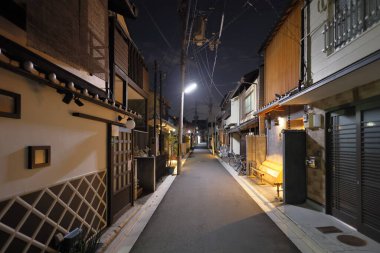 Geleneksel Gion bölgesinden sessiz bir cadde. Yüksek kalite fotoğraf
