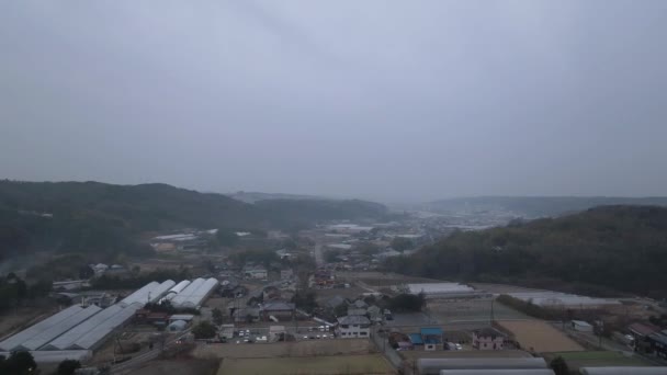 Grijze Mistige Ochtend Landbouwgrond Kassen Het Platteland Van Japan Hoge — Stockvideo
