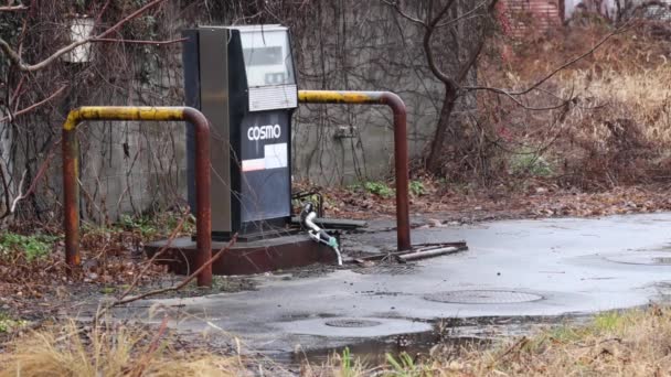 Rain Falls Gas Pump Abandoned Rural Station High Quality Fullhd — Vídeo de Stock