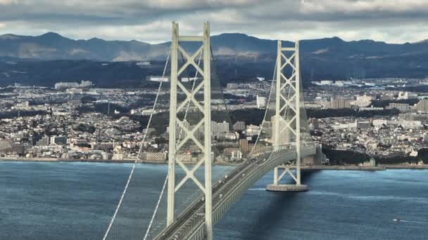 Light Traffic Akashi Kaikyo Suspension Bridge Coastal City Mountains High — Video Stock