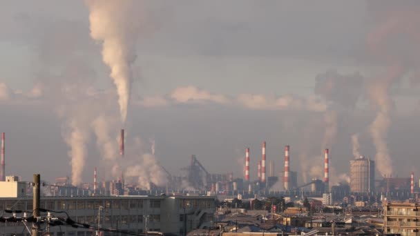 Air Pollution Smoke Carbon Emissions Industrial Plant Small Town High — Vídeo de Stock