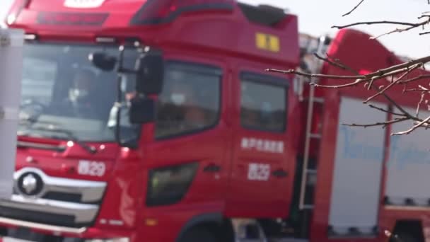 Kobe Japan February 2023 Red Emergency Response Truck Flashing Lights — Stockvideo