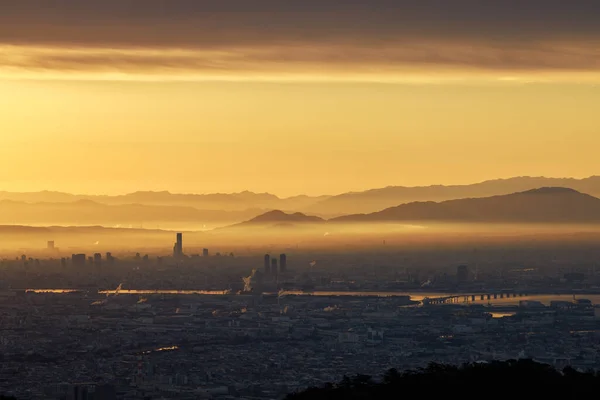 Ködös Városi Természeti Táj Narancssárga Fényt Hoz Létre Napkeltekor Kiváló — Stock Fotó