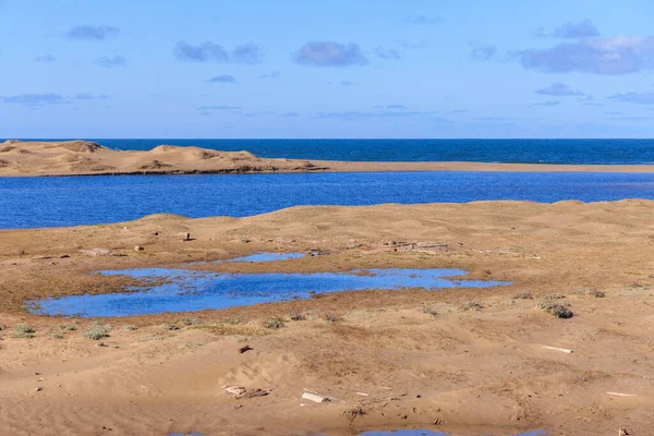 Спокойные Воды Голубой Лагуны Пустынном Песчаном Пляже Солнечный День Мыса — стоковое фото