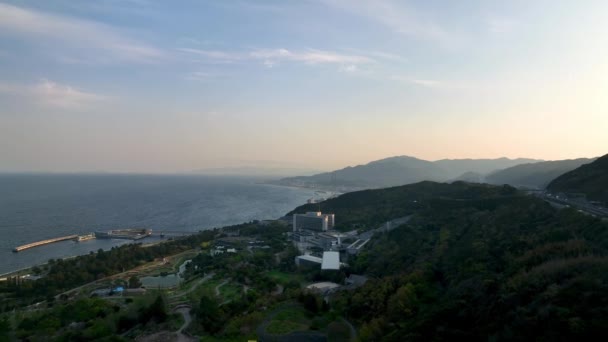 Vista Aérea Del Hotel Costero Jardines Isla Awaji Cerca Puesta — Vídeos de Stock