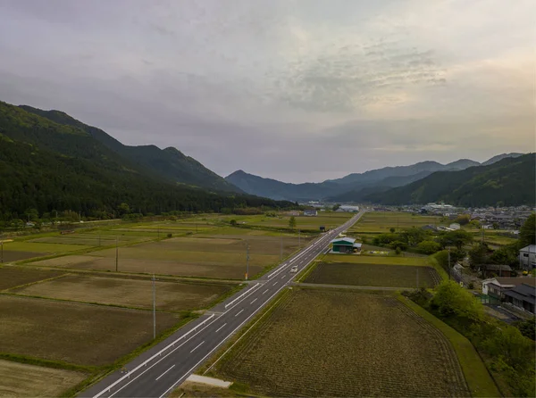 Estrada Aberta Através Aldeia Rural Japonesa Vale Montanha Pôr Sol — Fotografia de Stock