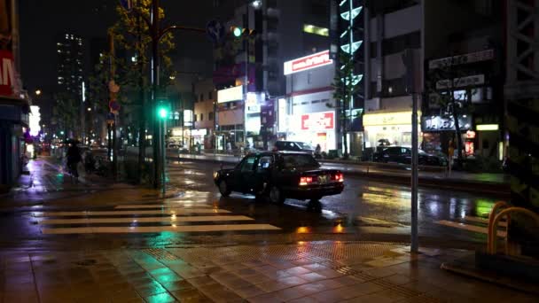 Osaka Japón Abril 2023 Taxi Abre Puerta Automática Mientras Detiene — Vídeos de Stock