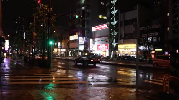 Osaka Japão Abril 2023 Taxi Dirige Rua Molhada Tranquila Cidade — Vídeo de Stock