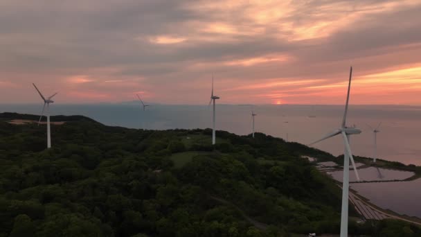 Wind Turbines Flashing Lights Solar Panels Sun Sets Ocean High — Stock Video