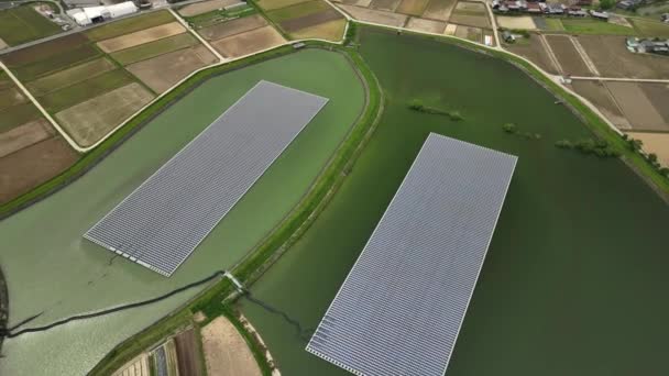 Painéis Solares Flutuam Água Reservatório Irrigação Por Campos Arroz Fazendas — Vídeo de Stock