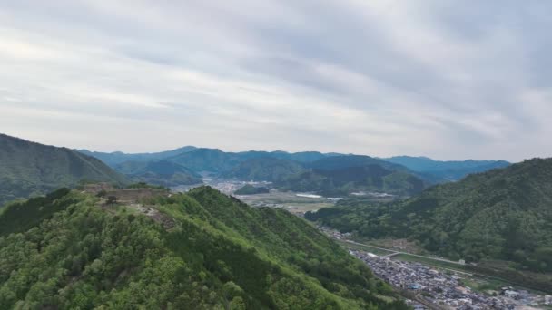 Ruínas Antigas Castelo Montanha Verde Paisagem Japonesa Imagens Alta Qualidade — Vídeo de Stock
