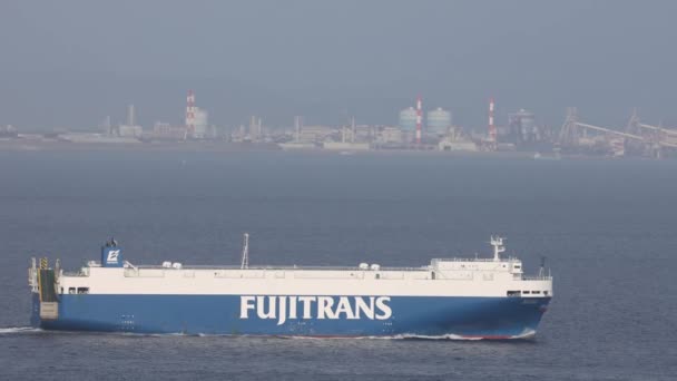Osaka Japão Maio 2023 Navio Carga Fujitrans Navega Pela Refinaria — Vídeo de Stock