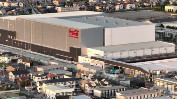 Okubo Japan Coca Cola Bottelfabriek Bij Huizen Japanse Buurt Hoge — Stockvideo