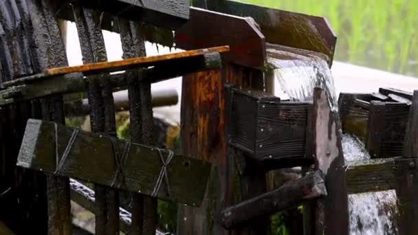 Closeup Ancient Wooden Water Wheel Turning Slowly High Quality Footage — Stock Video