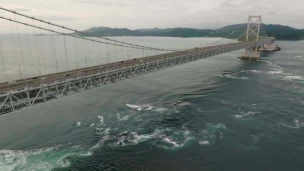 Ισχυρό Ρεύμα Και Δίνες Κάτω Από Onaruto Κρεμαστή Γέφυρα Υψηλής — Αρχείο Βίντεο