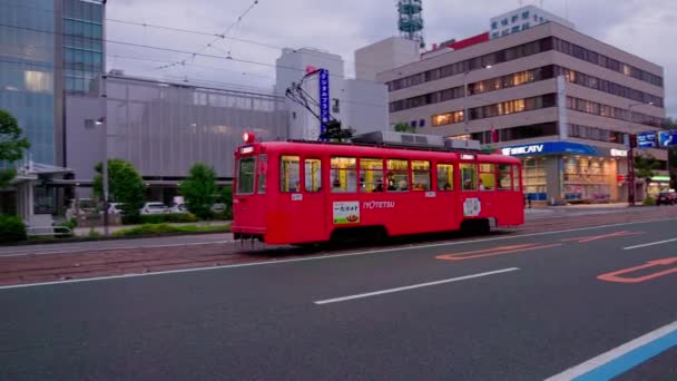 Matsuyama Japán Június 2023 Vibráló Piros Utcai Autó Gördül Széles — Stock videók