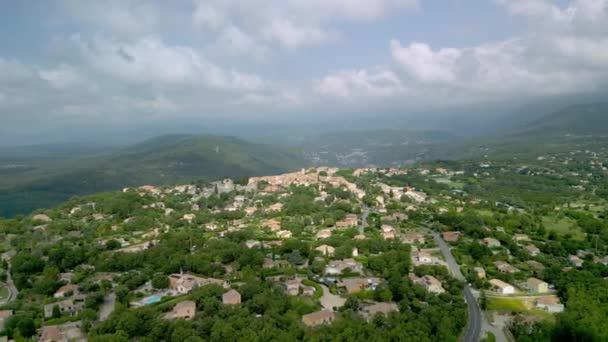 Grandes Casas Campo Las Afueras Del Pueblo Montaña Sur Francia — Vídeos de Stock