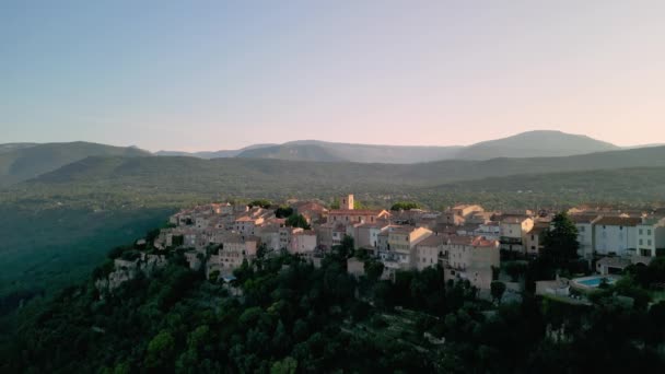 Bangkit Atas Saint Cezaire Sebuah Desa Bersejarah Lanskap Gunung Prancis — Stok Video