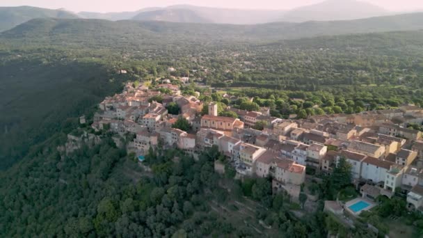 Veduta Aerea Case Storiche Francesi Tranquillo Villaggio Montagna All Alba — Video Stock