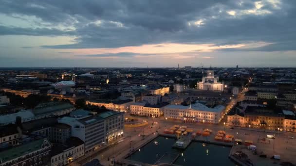 Úsvit Nad Helsinskou Katedrálou Ikonickými Budovami Tržišti Vysoce Kvalitní Záběry — Stock video