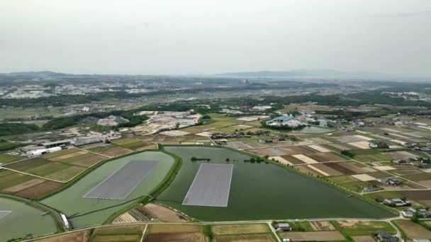 Flying Solar Panels Reservoir Farms Rural Landscape High Quality Footage — Vídeo de stock