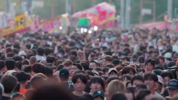 오사카 2023년 25일 마츠리 天Jin Matsuri 붐비는 거리를 걸어다니는 사람들의 — 비디오