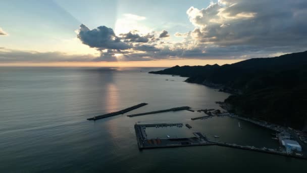 Poner Rayos Sol Estalló Detrás Podría Frente Costa Del Mar — Vídeos de Stock