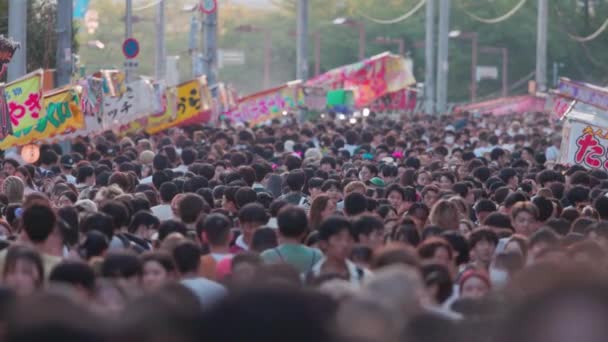 Осака Япония Июля 2023 Года Толпа Людей Собирает Улицы Японском — стоковое видео