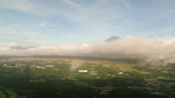 Vliegen Groen Zomerlandschap Aan Voet Van Fuji Wolken Zon Hoge — Stockvideo