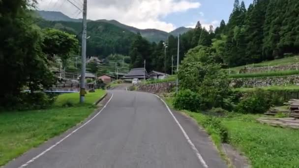 Rijden Door Klein Japans Dorp Met Terrasvormige Rijstvelden Zomer Hoge — Stockvideo