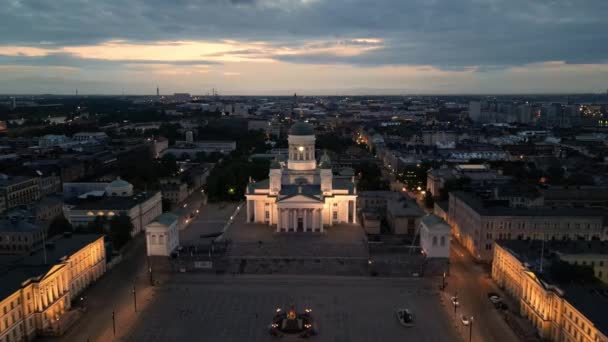 Cattedrale Europea Illuminata Nella Città Nordica Con Luce Dell Alba — Video Stock