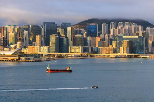 Hongkong September 2023 Tankschiff Und Schnellboot Fahren Zur Goldenen Stunde — Stockfoto