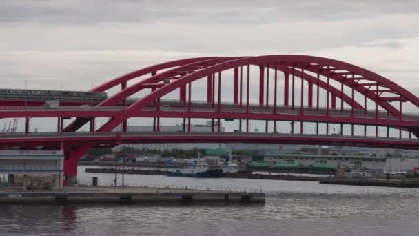 Monorriel Tráfico Puente Arco Rojo Entre Kobe Port Island Imágenes — Vídeo de stock