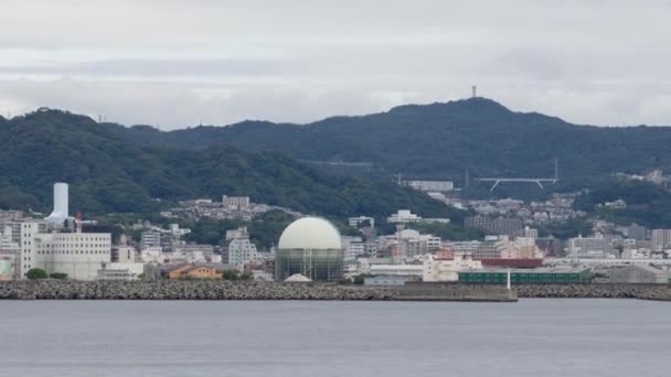 Kobe Ιαπωνία Σεπτεμβρίου 2023 Σφαιρική Δεξαμενή Αποθήκευσης Ανάμεσα Οικιστικά Και — Αρχείο Βίντεο