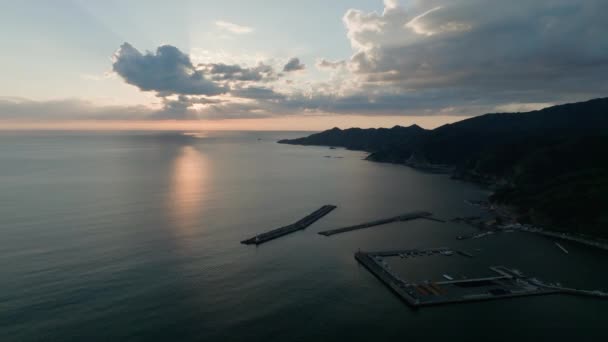 해안에 어항에 태양을 설정의 고품질 — 비디오