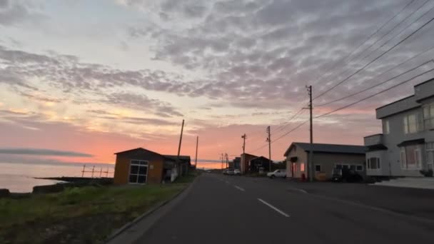 Krásná Obloha Západu Slunce Nad Silnicí Pobřežních Domů Ospalé Přímořské — Stock video