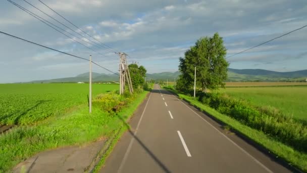 Subir Sobre Estrada Aberta Através Paisagem Verde País Hokkaido Verão — Vídeo de Stock