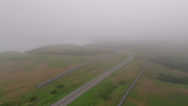 Vliegen Open Weg Lage Mist Ruige Hokkaido Kust Late Zomerdag — Stockvideo