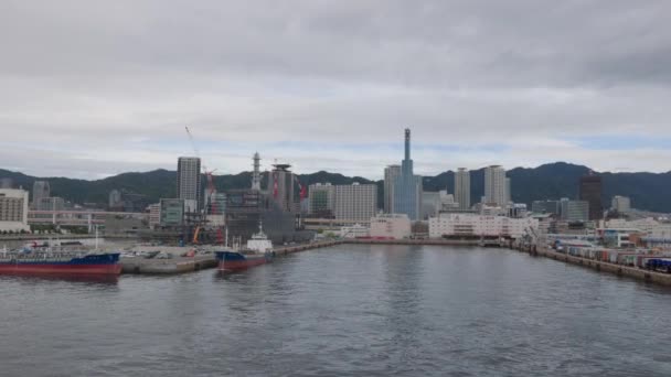Kobe Japan September 2023 Utsikt Från Vatten Bulklastfartyg Dockade Sannomiya — Stockvideo