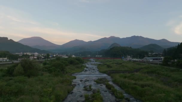 일출에 Nikko 마을에 빠르게 고품질 — 비디오