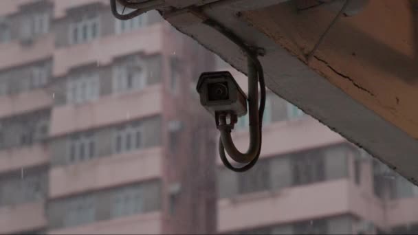 Külső Megfigyelés Lakóházon Heves Esőben Lassított Felvételen Kiváló Minőségű Felvételek — Stock videók